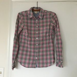 Plaid fitted women’s buttondown